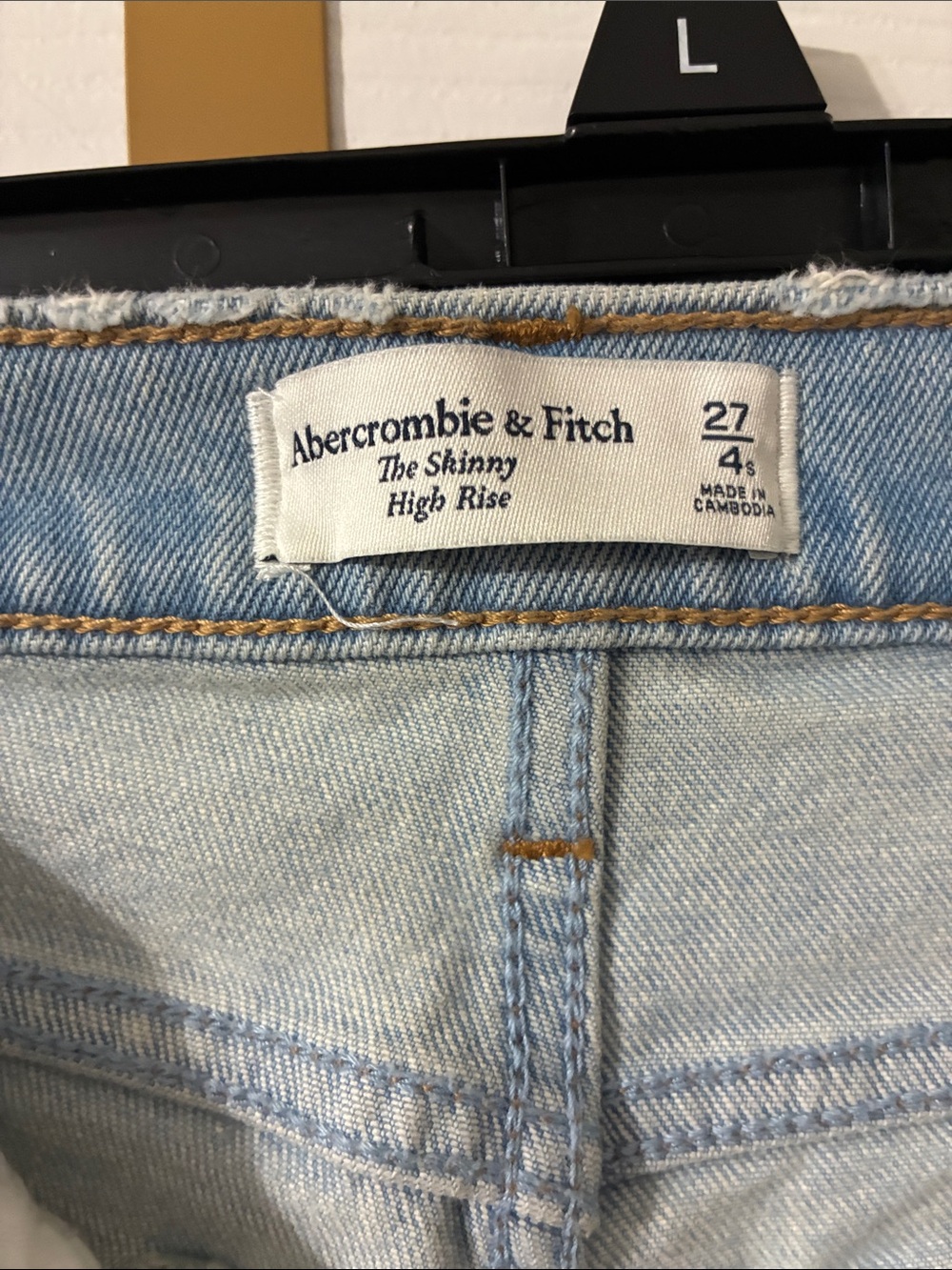 Abercrombie Skinny High rise - Light Wash (27/4 short) - Picture 3 of 4